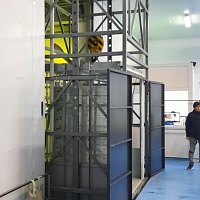 Грузовой подъёмник в металлокаркасной шахте ПГ-МШ-200, 2000 кг, Республика Казахстан