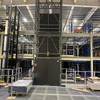 Грузовой подъемник в металлокаркасной шахте, 2000 кг в Самаре